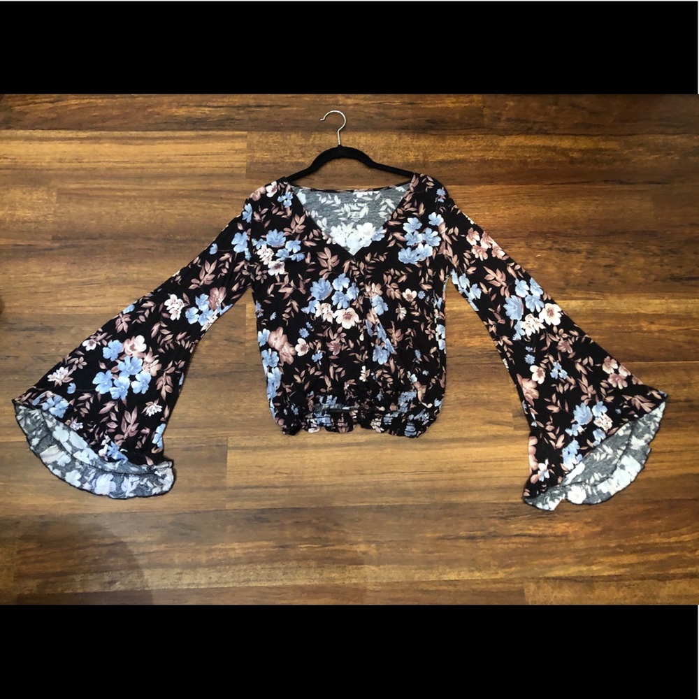Flowy American Eagle Long Sleeved Top